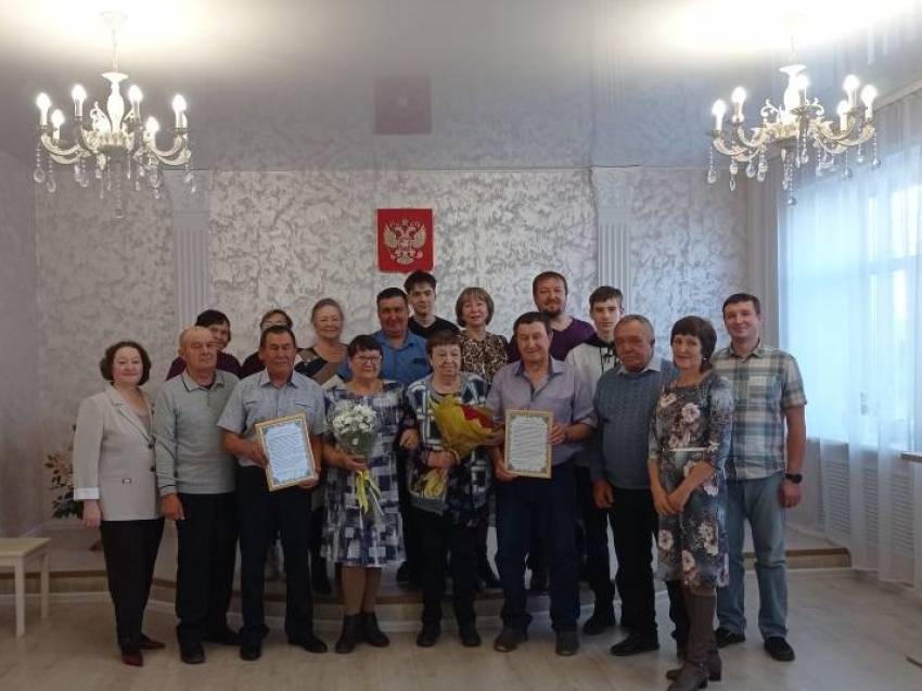 50 и 50: два золотых юбилея семейной жизни отметили в Акше